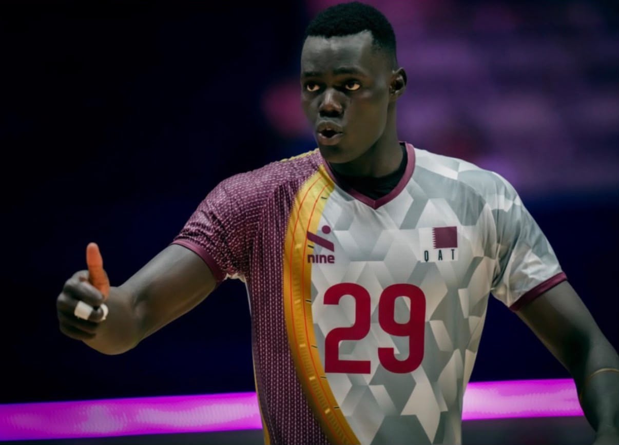Fenômeno do vôlei: adolescente de 13 anos e 2,10m se destaca na seleção do Catar