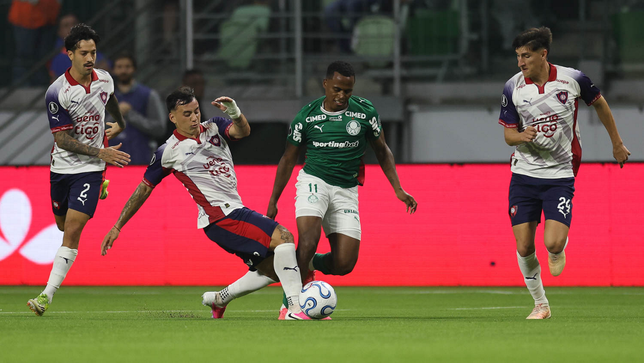 Flaco López marca, mas Carlos Miguel falha em empate do Palmeiras na Libertadores