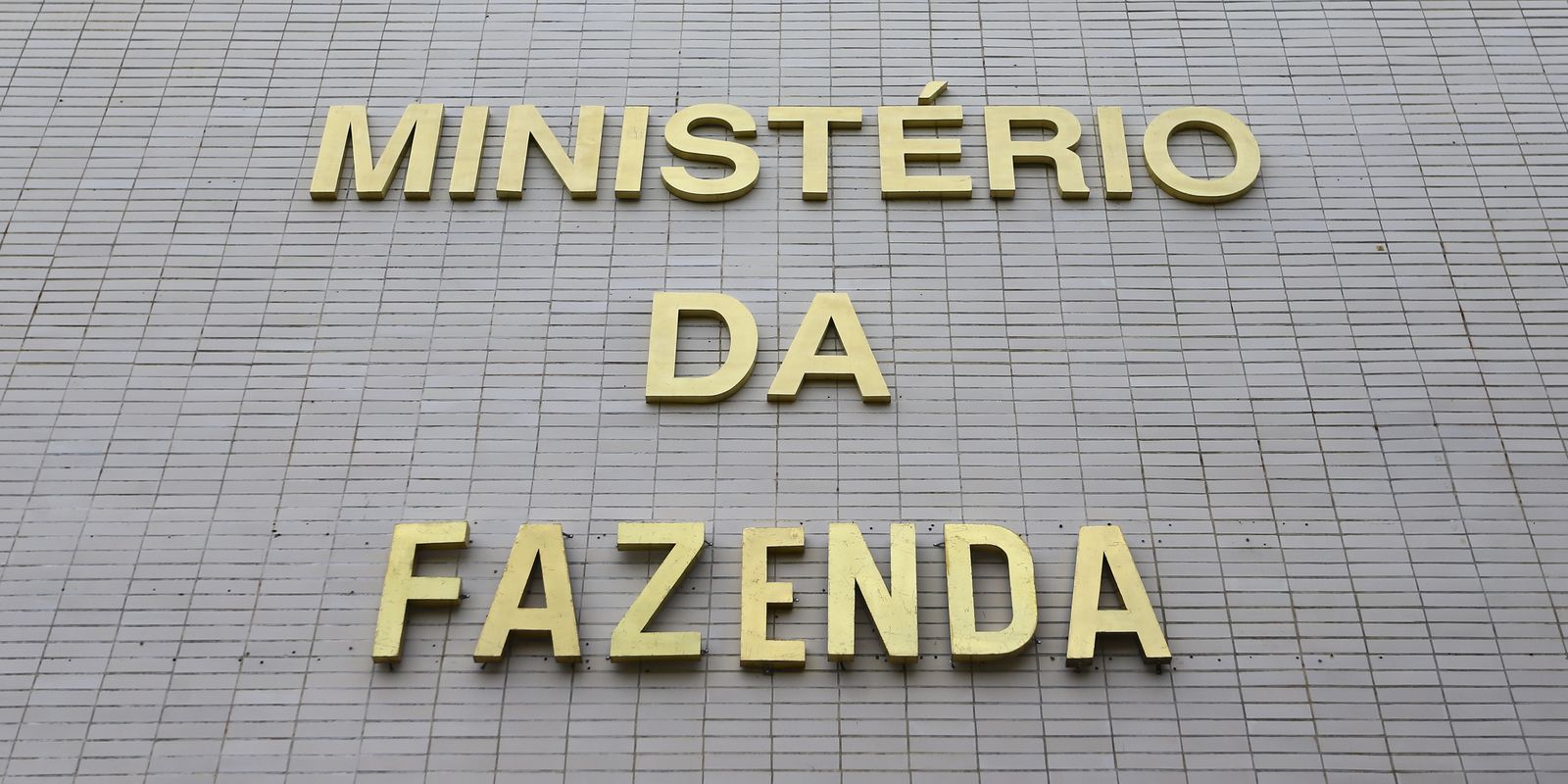 Deficit primário reduzido a R$ 52 bilhões com precatórios
