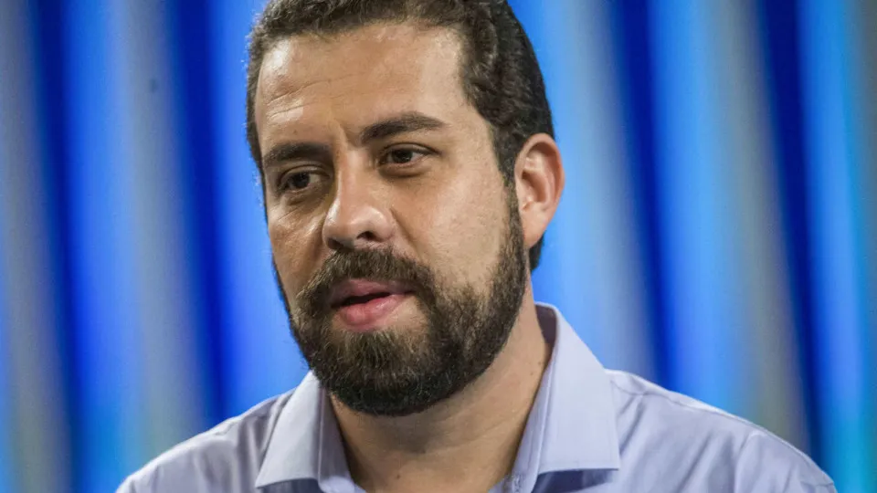 Boulos compara vice de Bolsonaro a 'casamento perfeito' da rachadinha com gastos ocultos