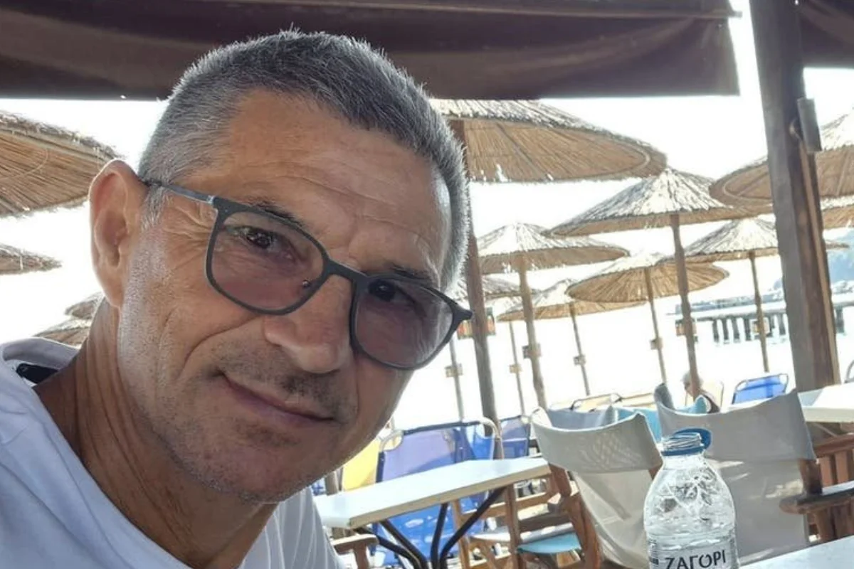 Homem quase é sugado para fora de avião após janela quebrar em voo