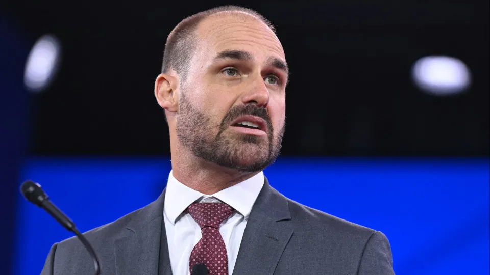 PF Decidiu Demitir Eduardo Bolsonaro por Abandono de Cargo
