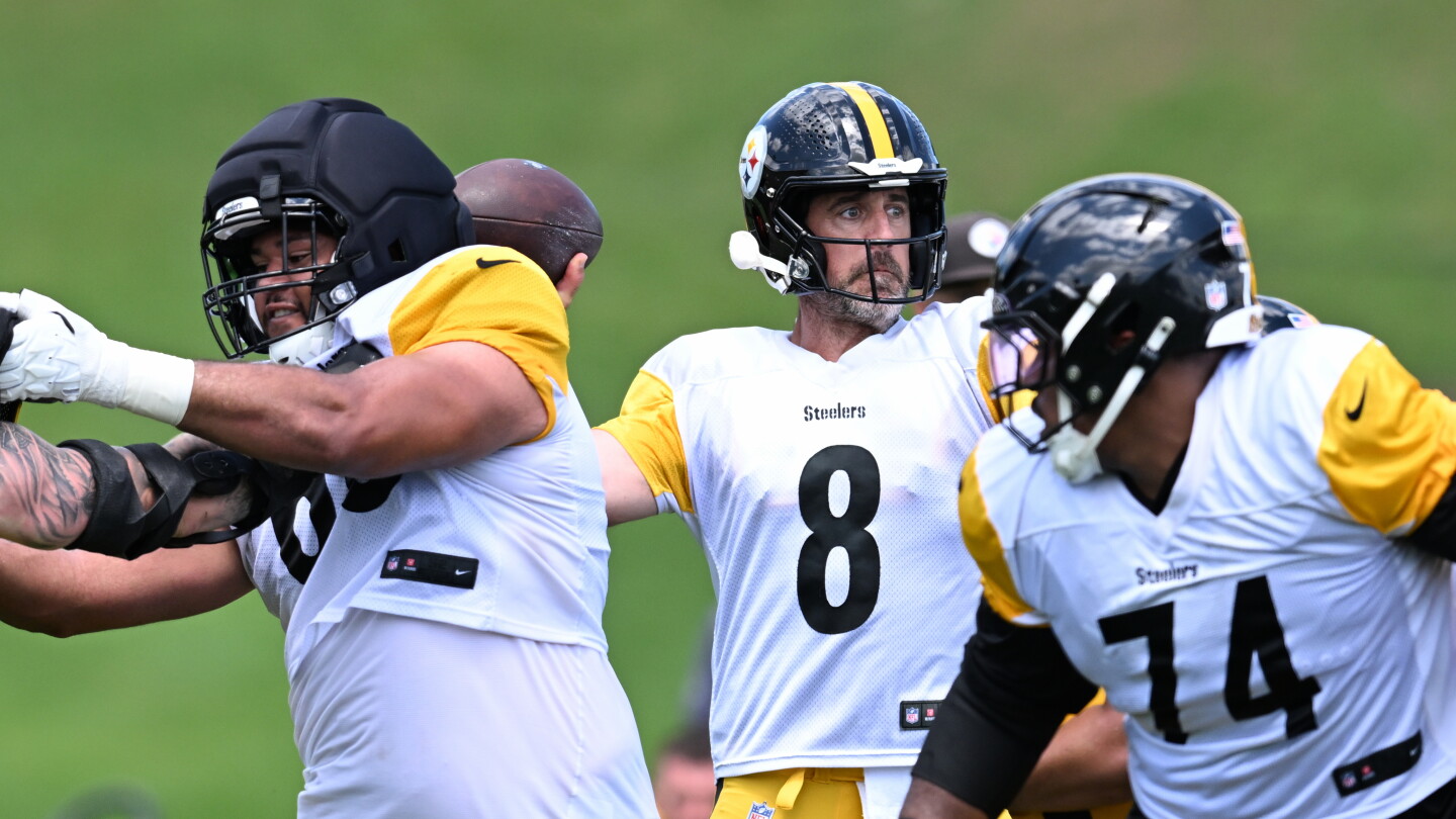 Steelers Defend Rodgers' Free Speech During Team Quarrels with Coach