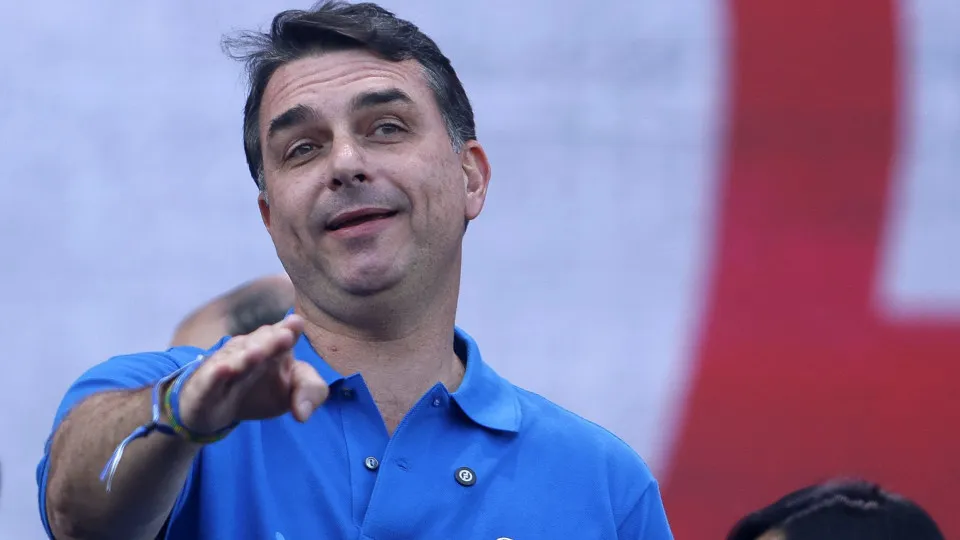 Republicanos Avisa a Flávio Bolsonaro que Ficará Neutro nas Eleições