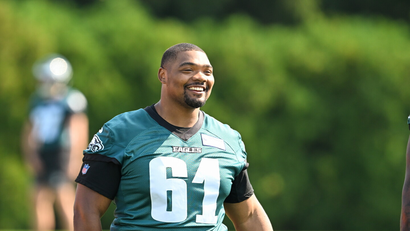 Eagles' Unexpected Center Willie Lampkin Excels in Preseason Play
