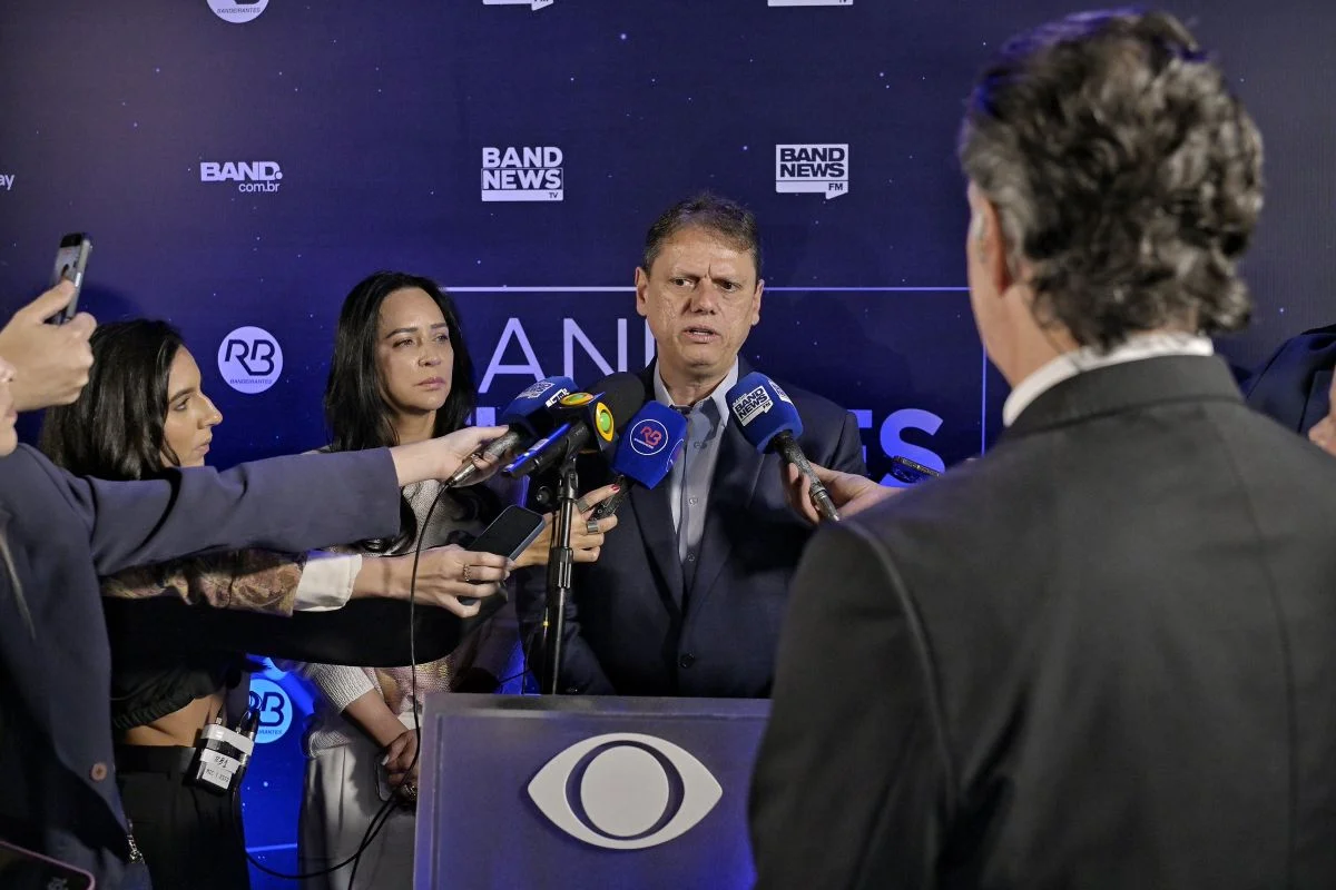 Tarcísio defende vacina contra sarampo após Bolsonaro
