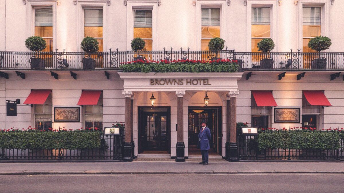 Brown's Hotel em Londres: ícone de luxo e história no coração de Mayfair