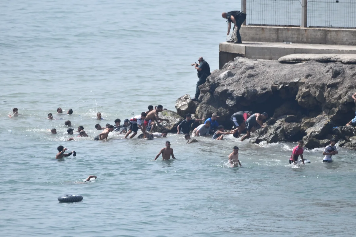 Espanha: 49mil migrantes chegam a Ceuta e 18 morrem na tentativa