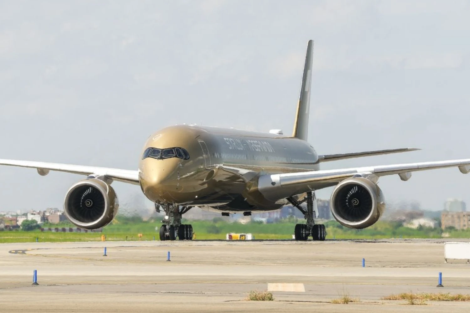 STARLUX Airlines recebe segundo Airbus A350-1000 dourado com pintura exclusiva