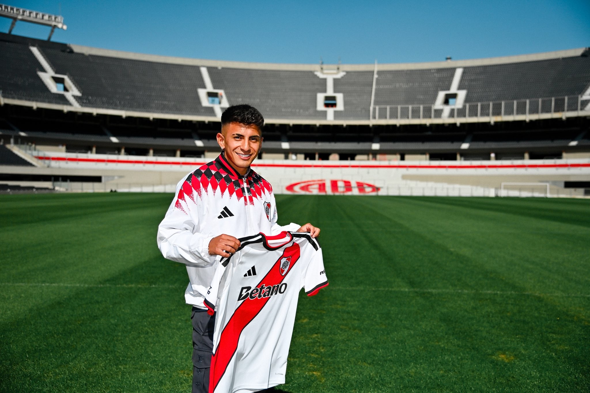 Almada Prefere River Plate ao Flamengo e Explica Motivos