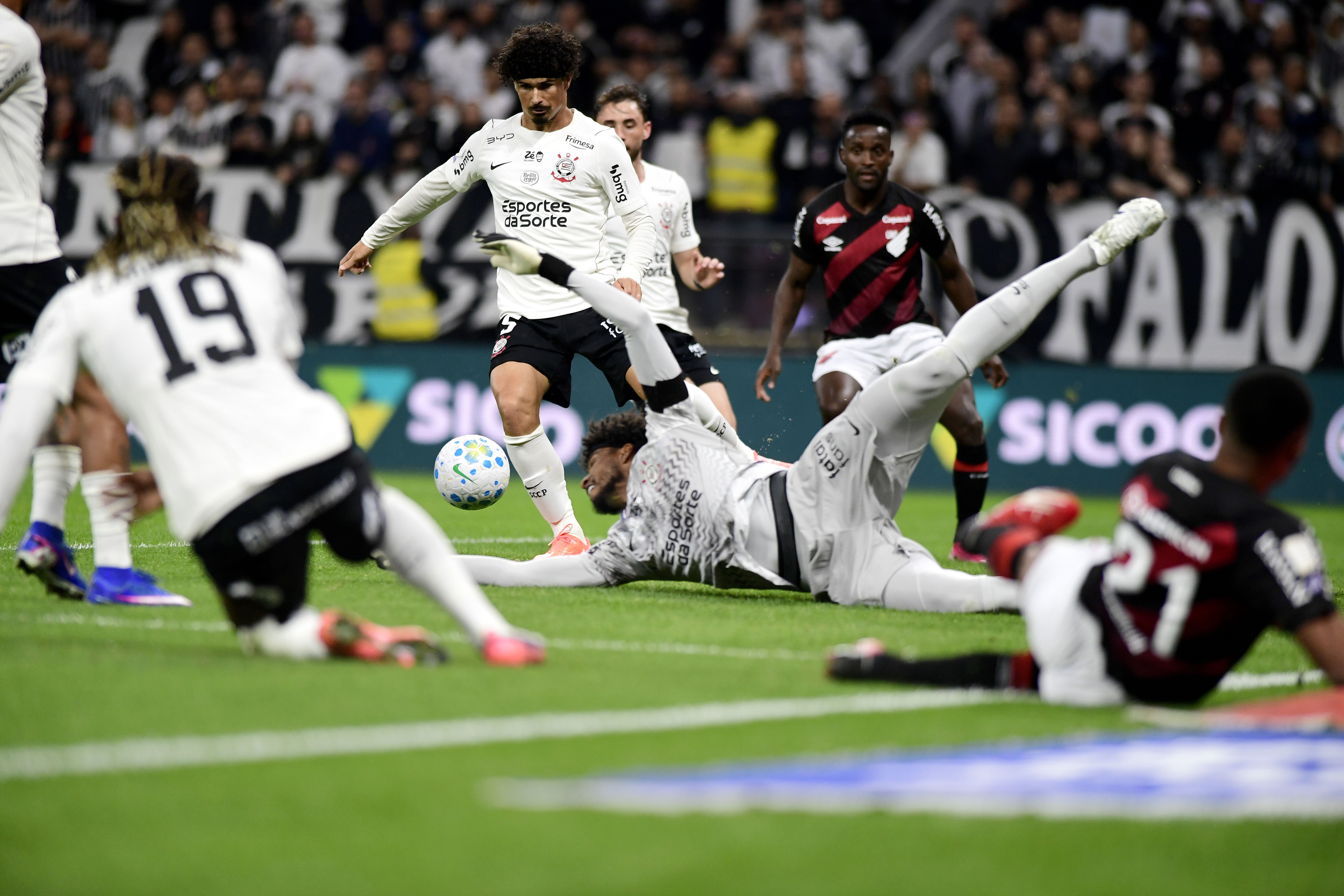 Corinthians x Athletico-PR: Baixíssimo Número de Finalizações Nos Chama