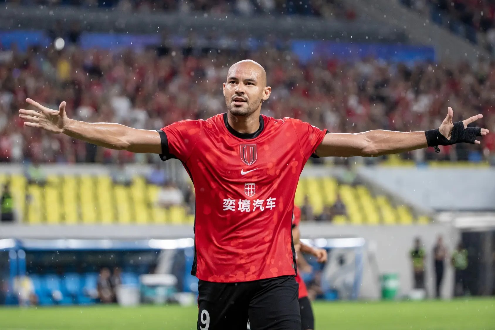 Felipe Silva anota sequência de gols após lesão e projeta título na Superliga Chinesa