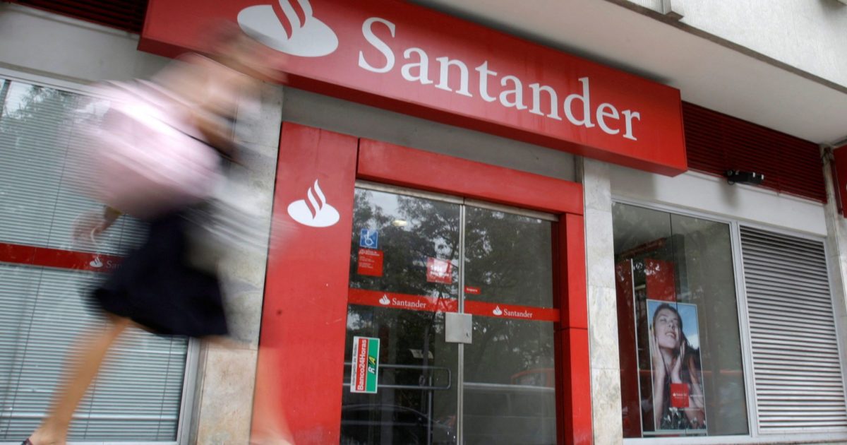 Ações do Santander Brasil subem 13%. Adere à OPA vale a pena?