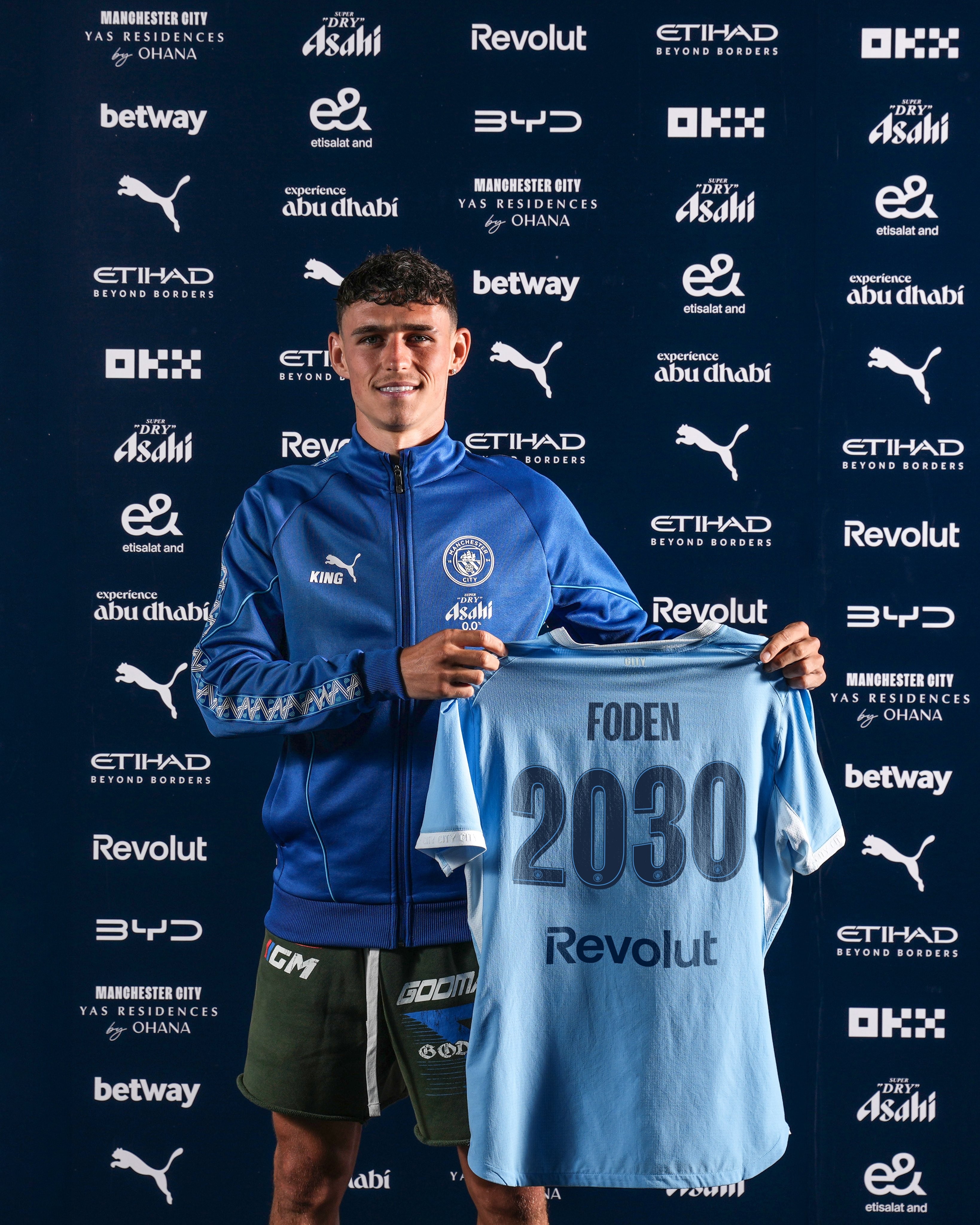 Phil Foden renova com Manchester City até 2030