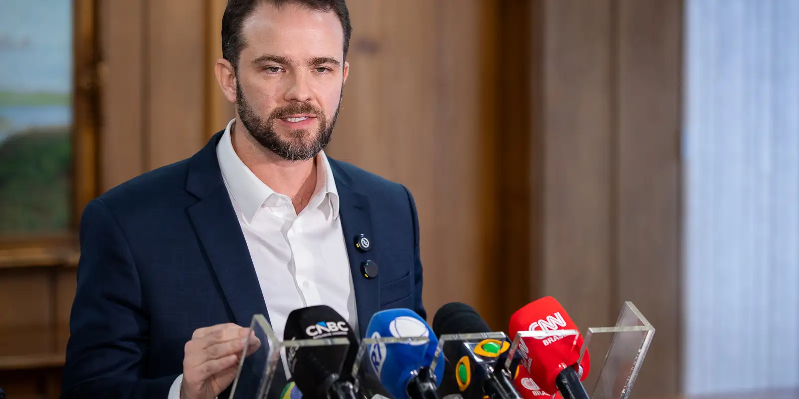 Governo ouvirá empresários para decidir aplicação da Lei da Reciprocidade contra tarifaço dos EUA