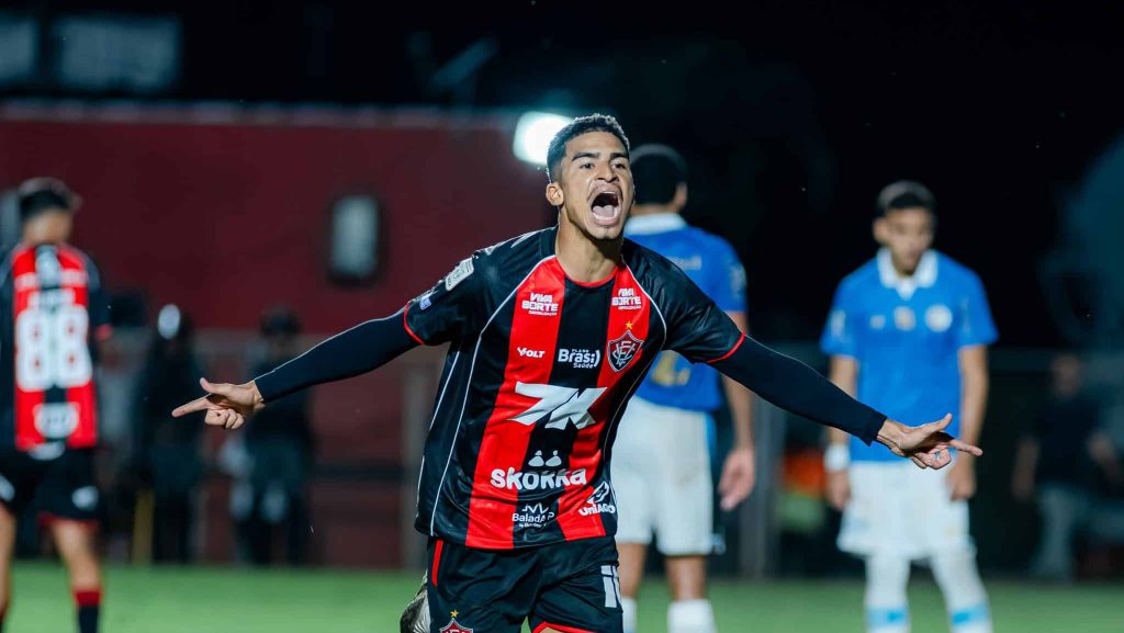 Vitória respira no Brasileirão com vitória sobre o Grêmio no Barradão