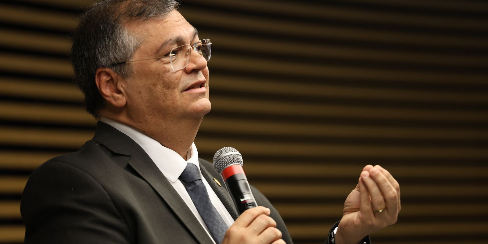 Dino envia informações sobre influência política em emendas parlamentares para PF