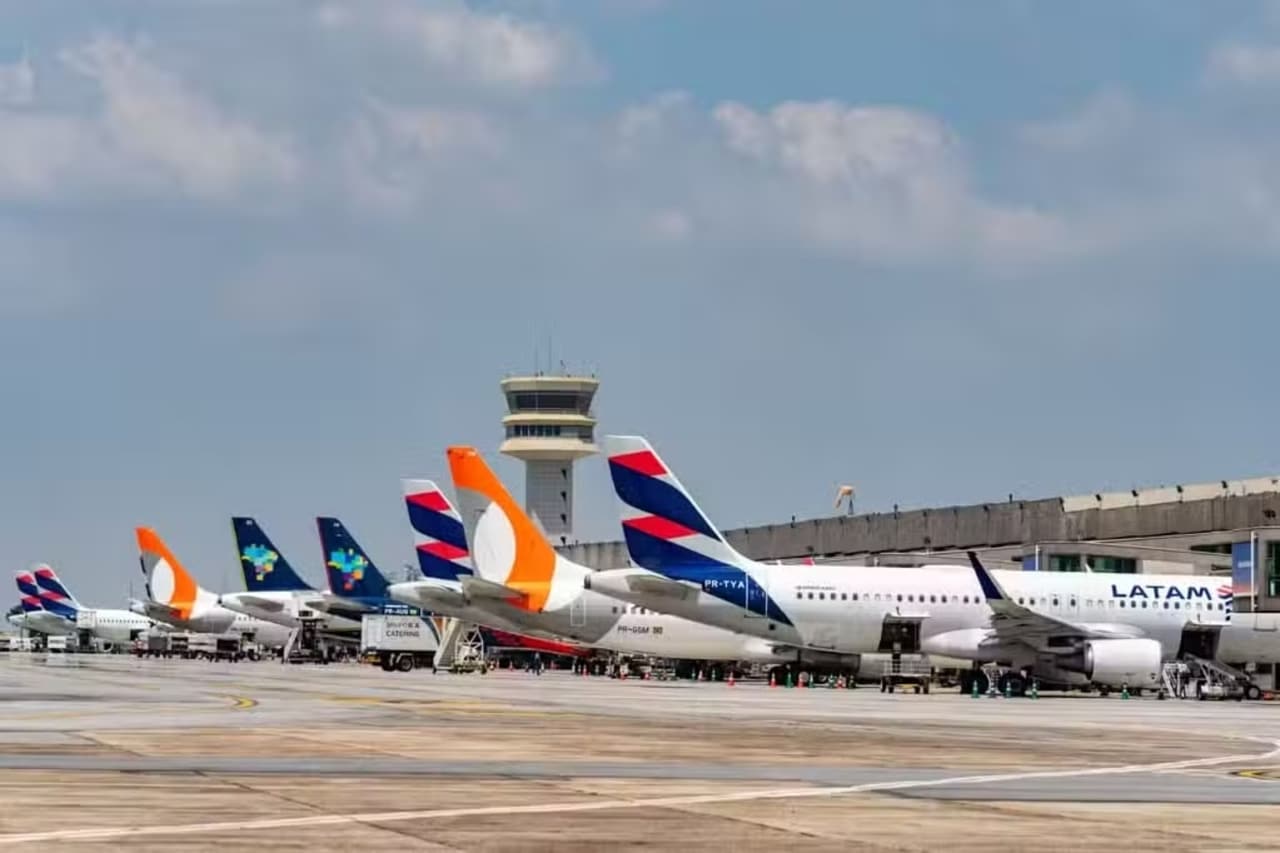 Poder de compra do brasileiro é principal obstáculo para viajar de avião, diz ANAC
