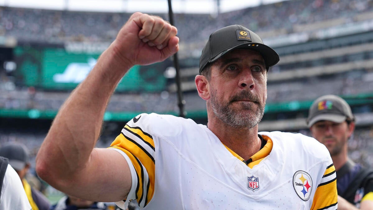 Aaron Rodgers and Pat Mahomes Among NFL Stars Locking HOF Spots