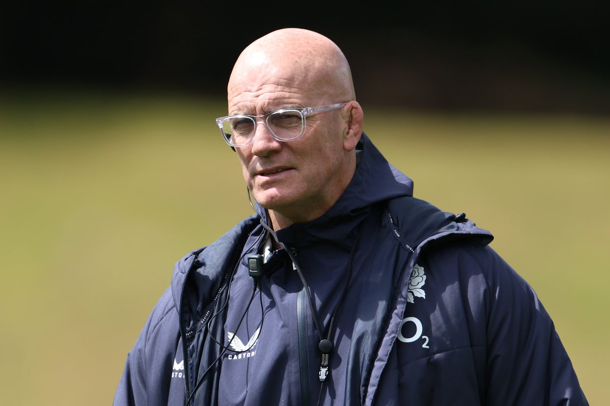 Red Roses Coach Skeptical About Smaller Ball Trial for Women’s Rugby