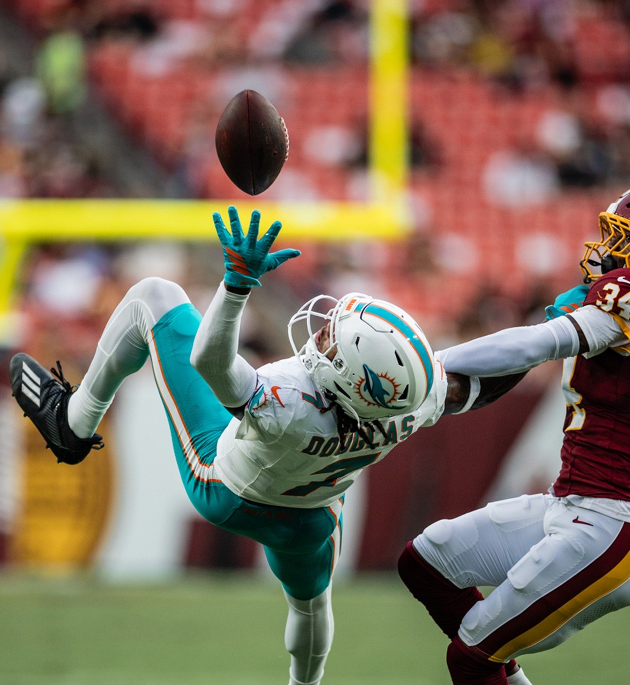 NFL: Novato dos Dolphins faz recepção inacreditável de uma mão em pré-temporada