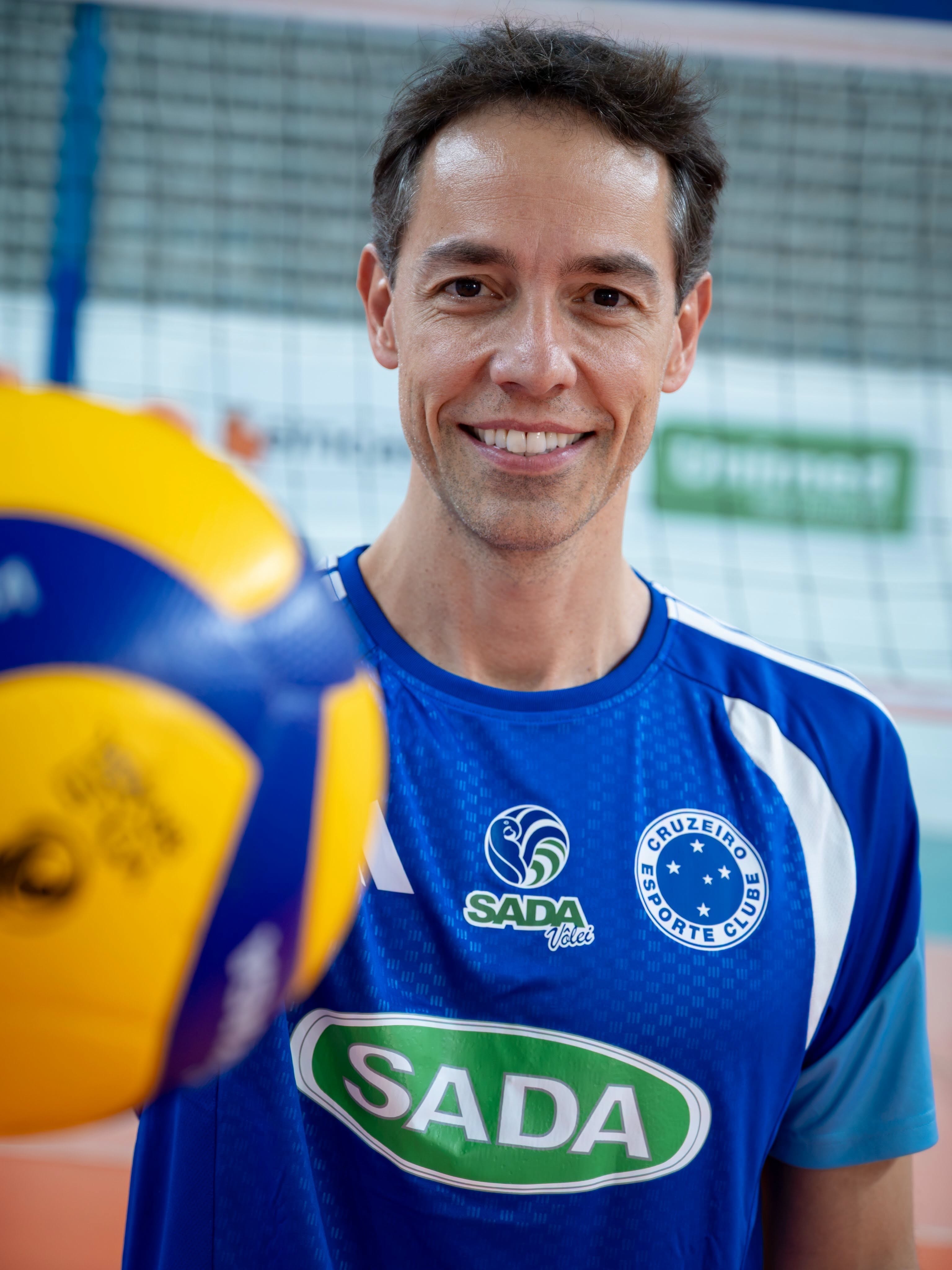 Cruzeiro "desaposenta" Rapha, levantador de 47 anos, para Campeonato Mineiro