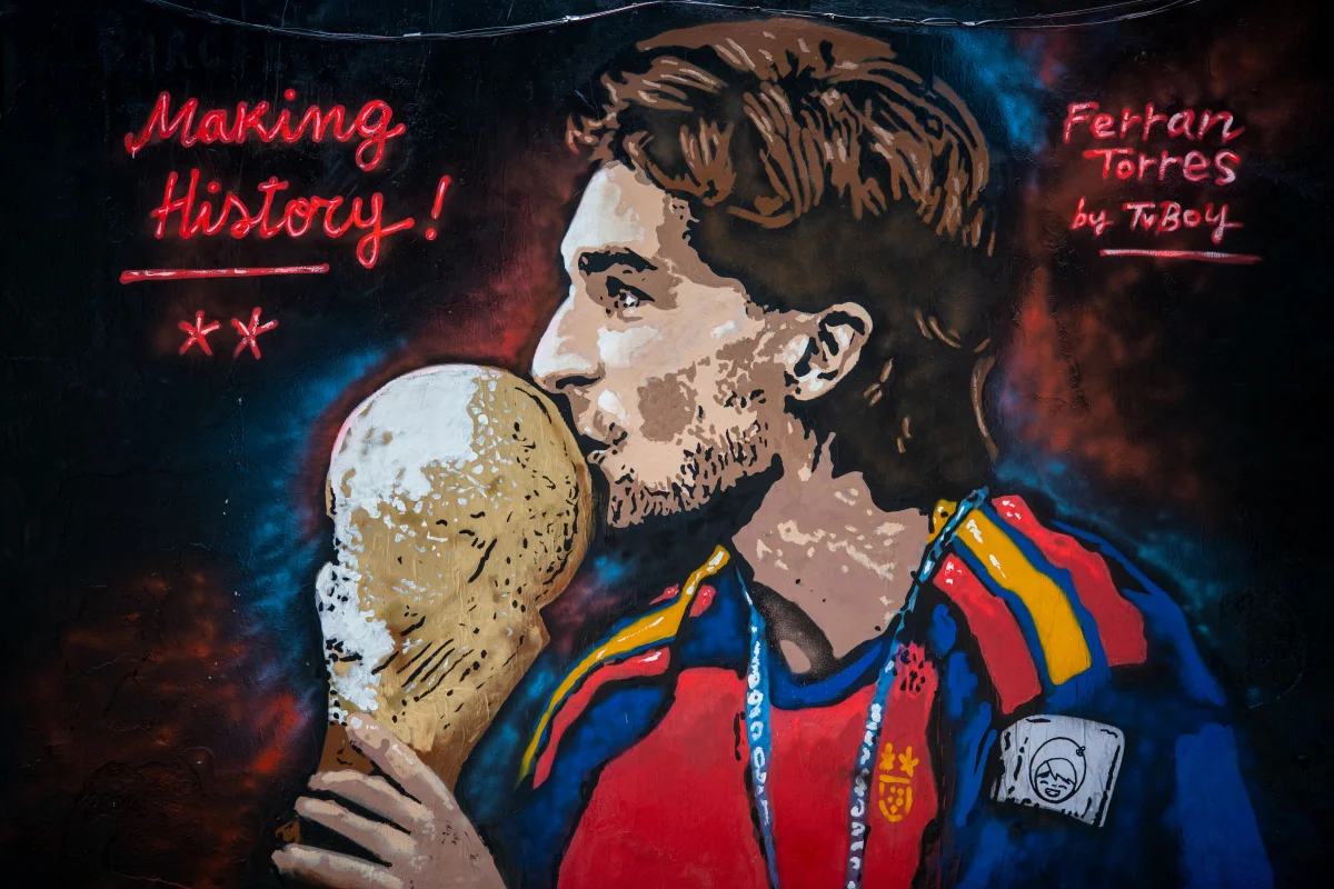 Mural de Ferran Torres é vandalizado em Barcelona