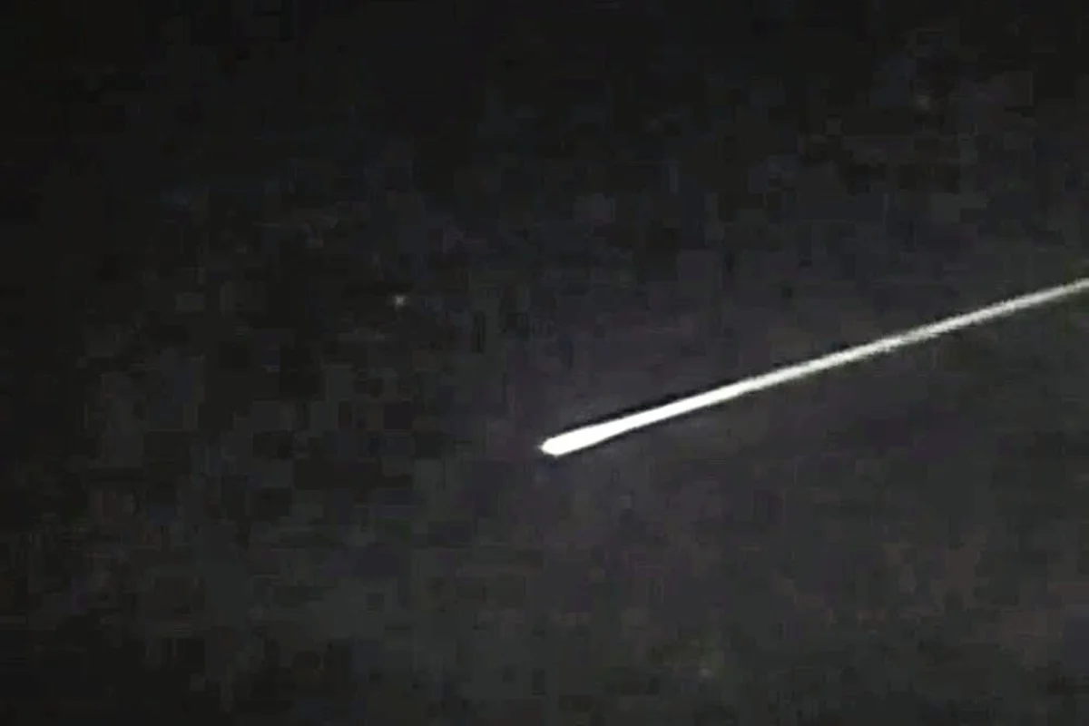 Astrônomos registram chuva de meteoros dupla no Brasil