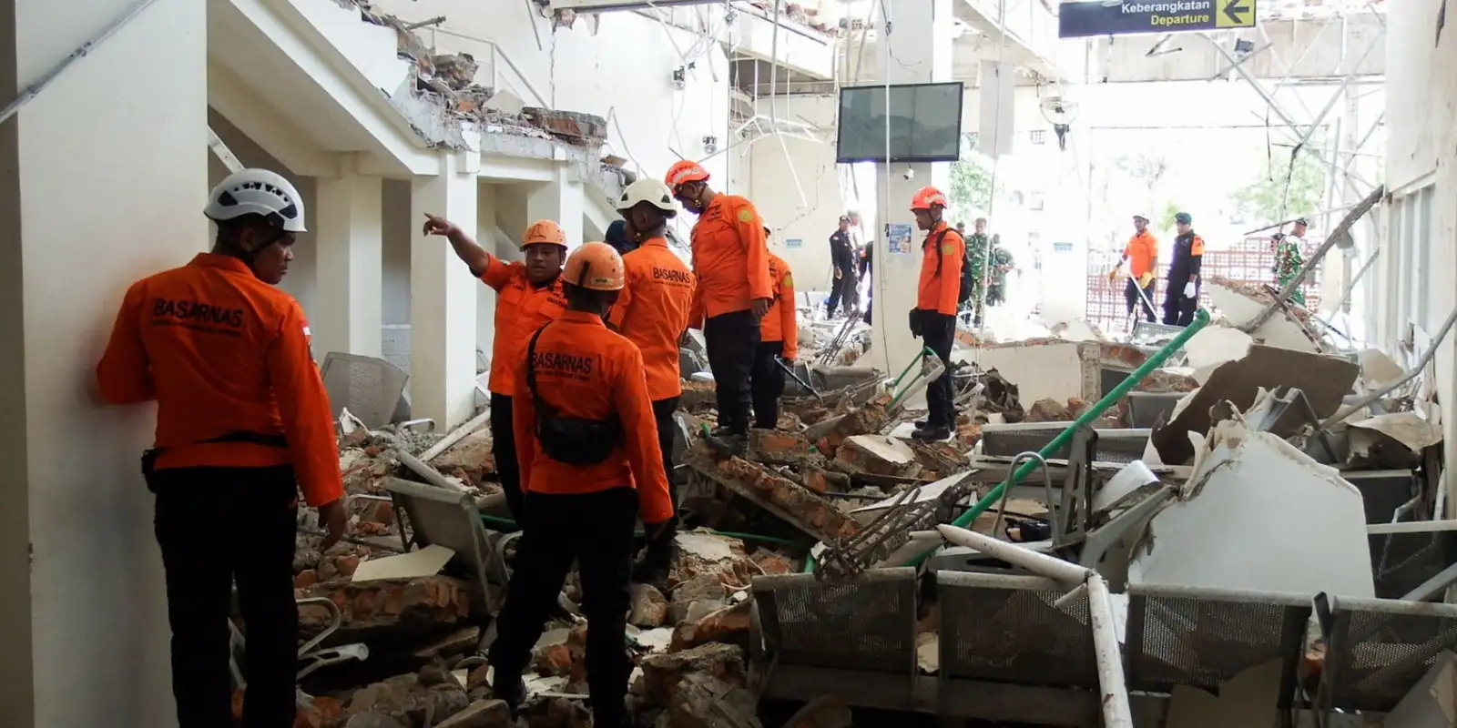 Terremoto na Indonésia deixa 47 mortos e desarruma a região
