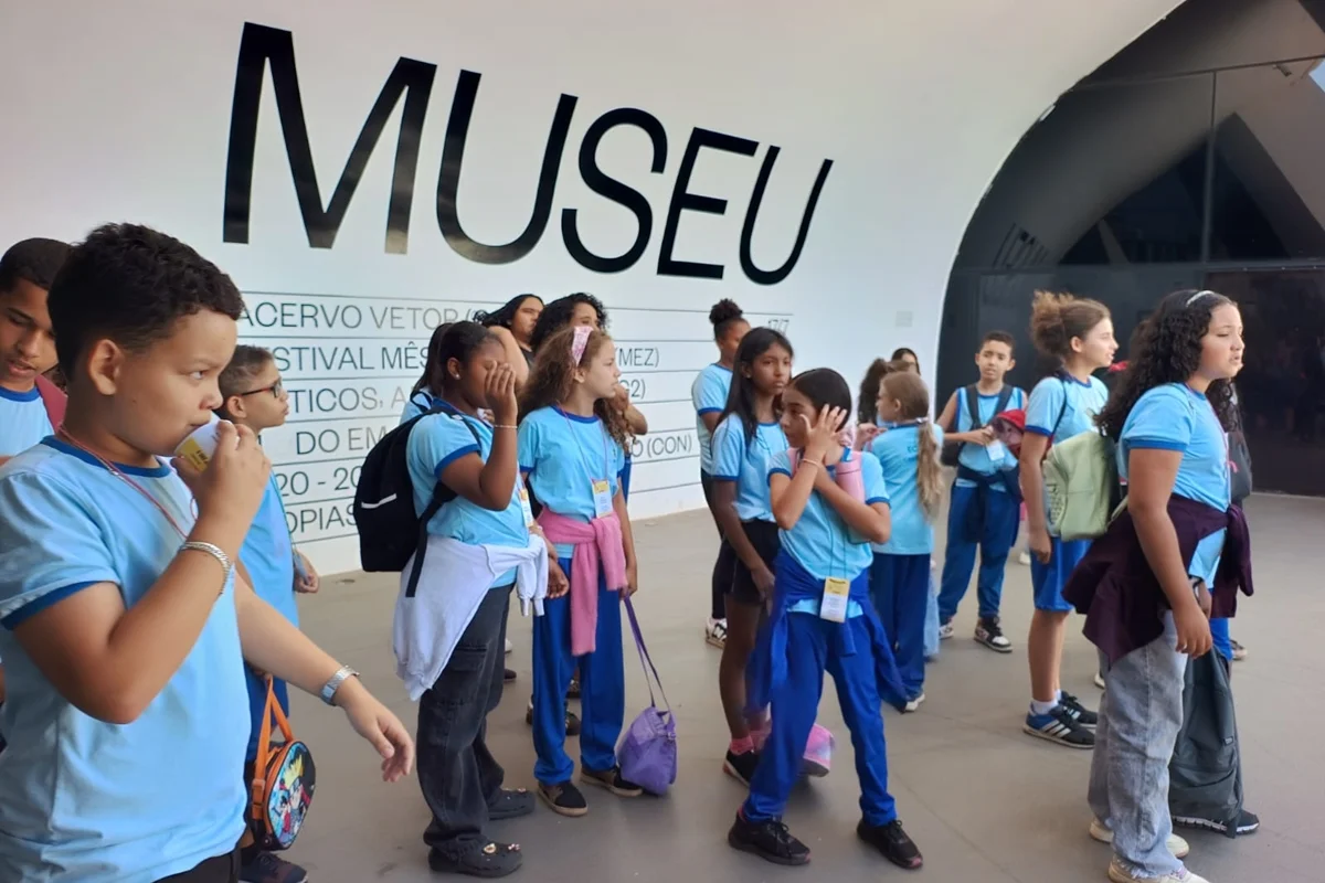 Exposição 'Utopias em Construção' no Museu Nacional emociona alunos de Santa Maria