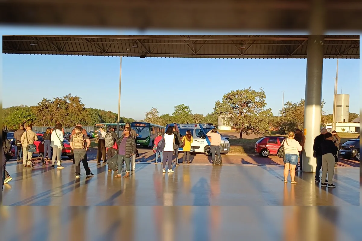 Metrô-DF fecha estação no Plano Piloto e passageiros se desviam para chegar ao trabalho
