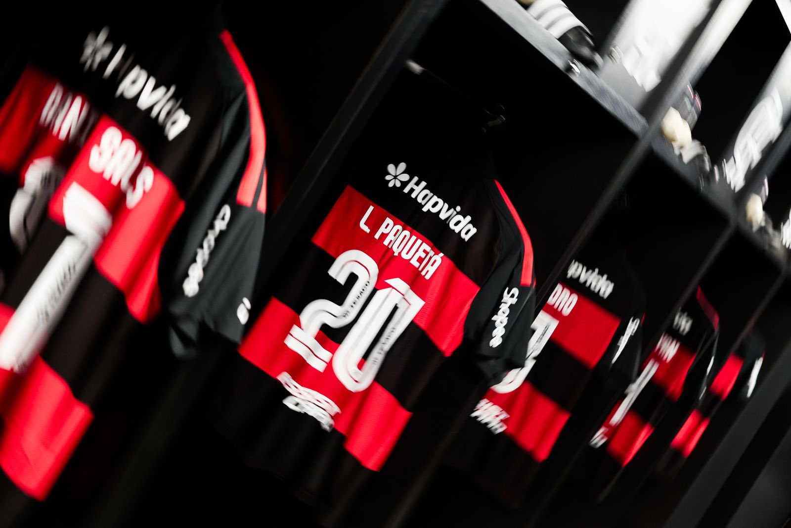 Flamengo oficializa retorno da Lubrax ao uniforme após 17 anos de hiato