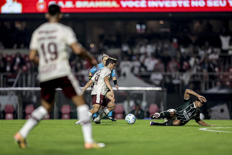 São Paulo empatou com o Coritiba por 1 a 1