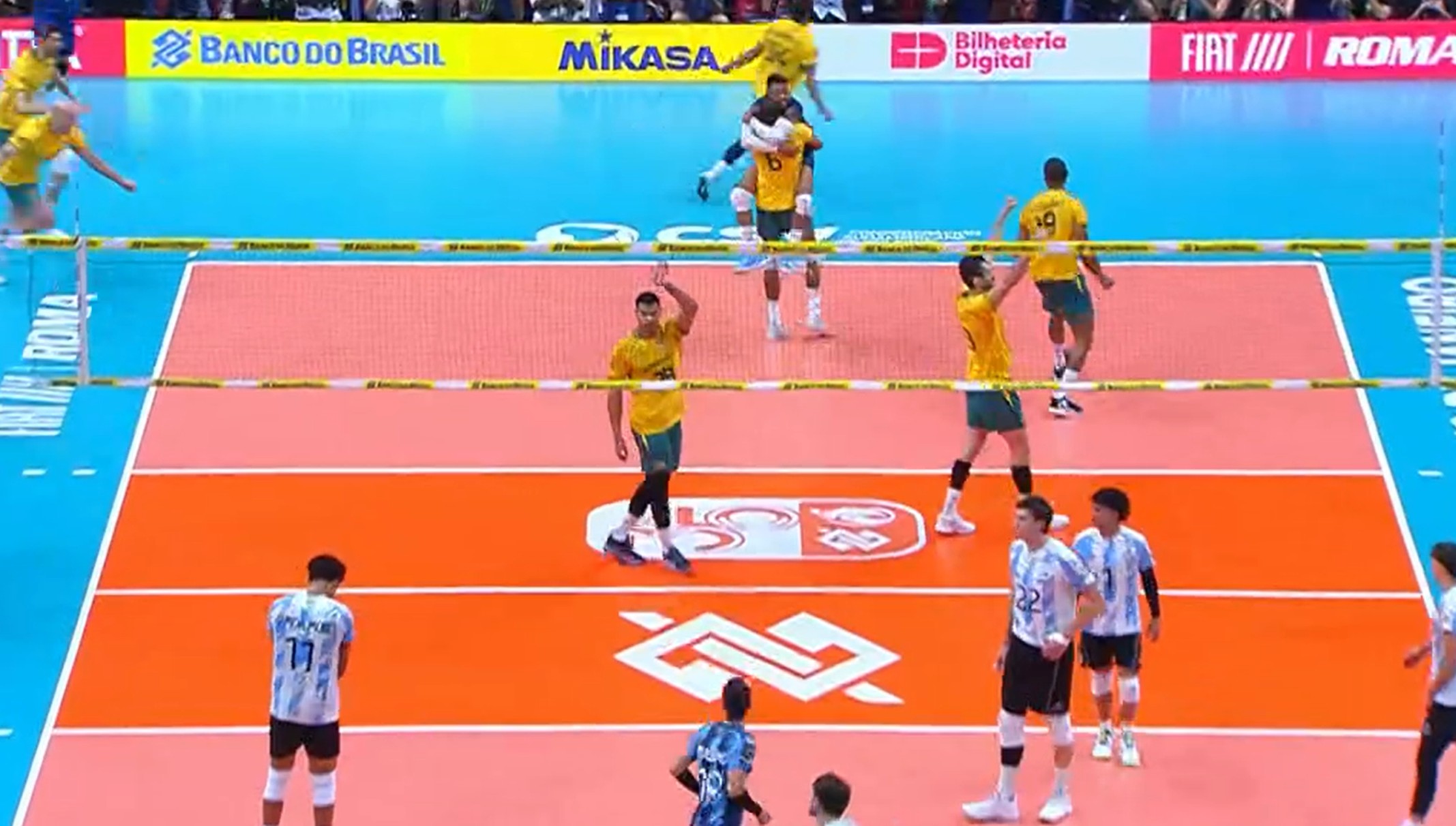 Darlan provoca Argentina com "tchau" após título do Brasil no vôlei masculino