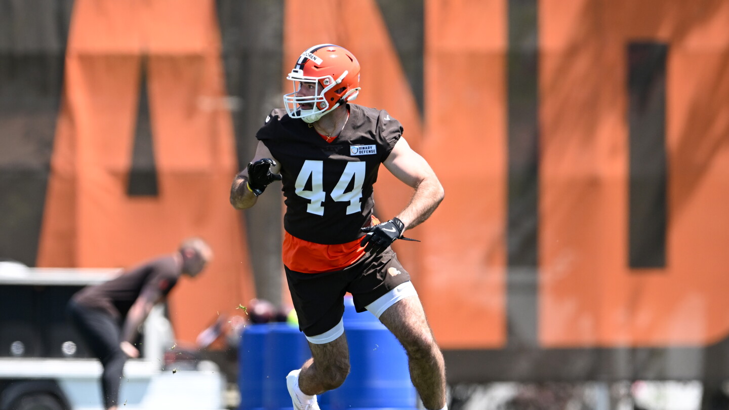 Patriots Sign Experienced Tight End Mitch Van Vooren After Series of Moves