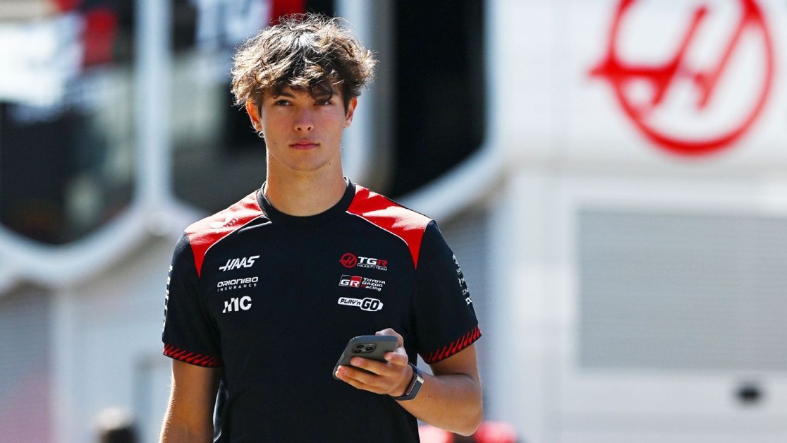 Sucesso de Hamilton na Ferrari em 2026 pode barrar ascensão de Oliver Bearman na F1
