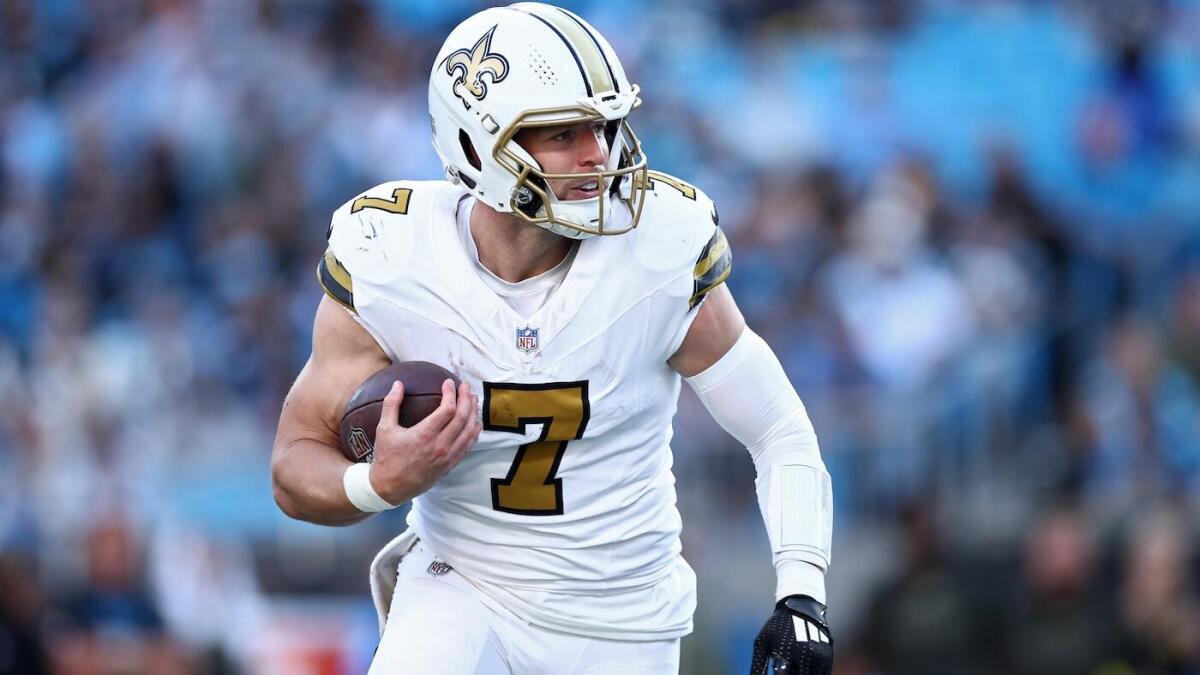 Broncos to Explore Adding Taysom Hill, Reuniting Versatile Tight End with Sean Payton