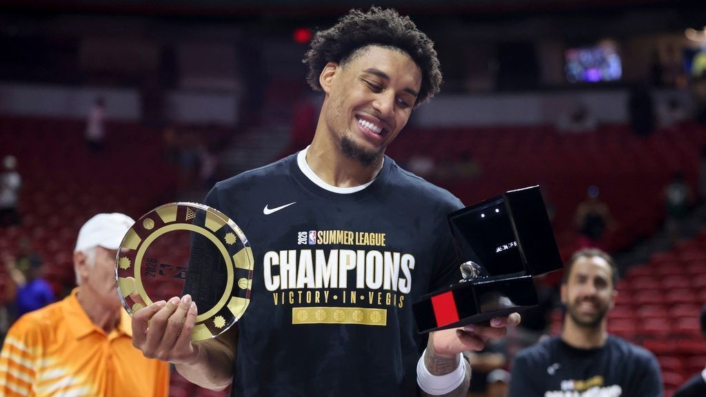 Golden State vence título em Las Vegas após duelo de estrelas
