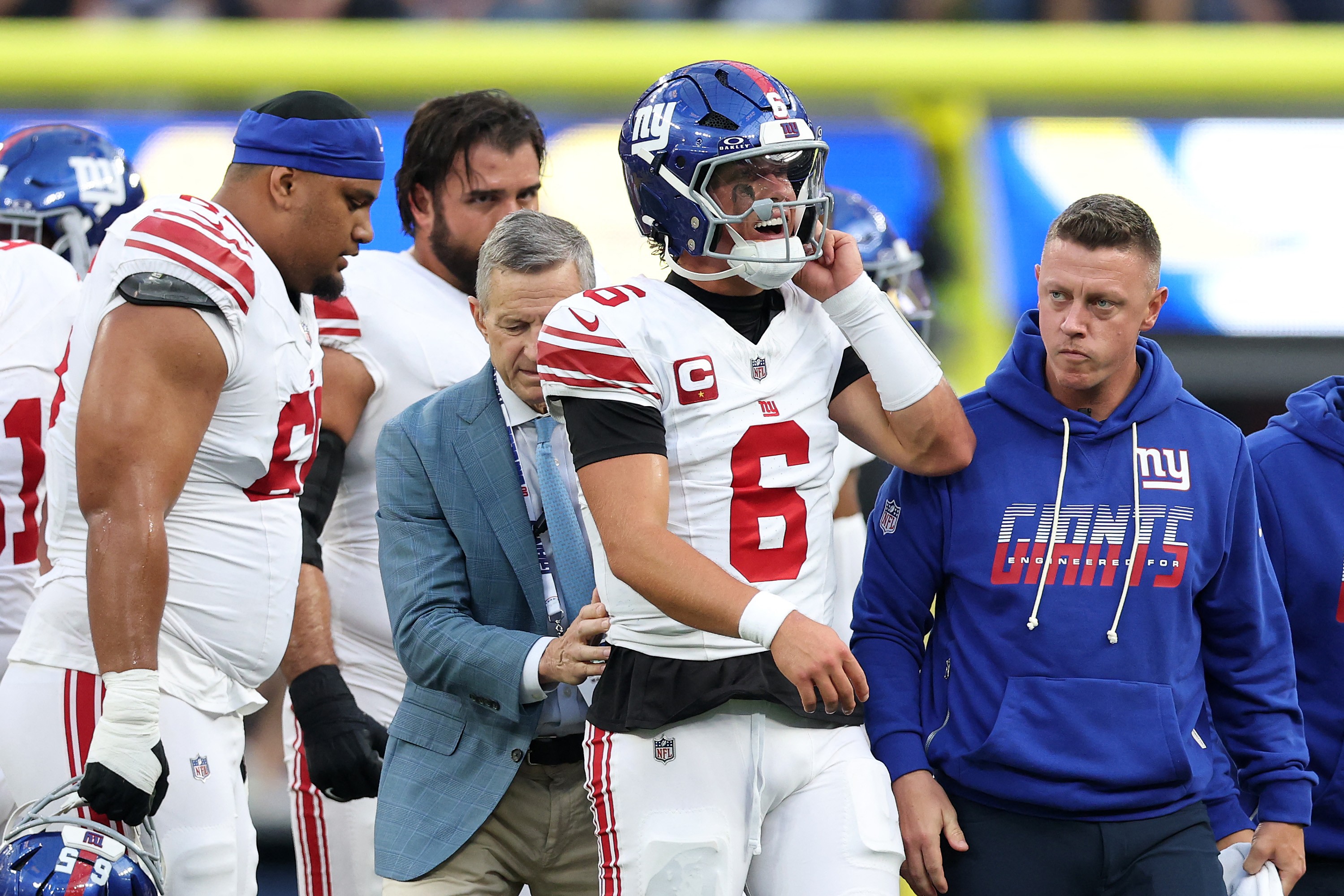 Jaxson Dart, QB dos Giants, fará cirurgia e pode perder restante da temporada da NFL