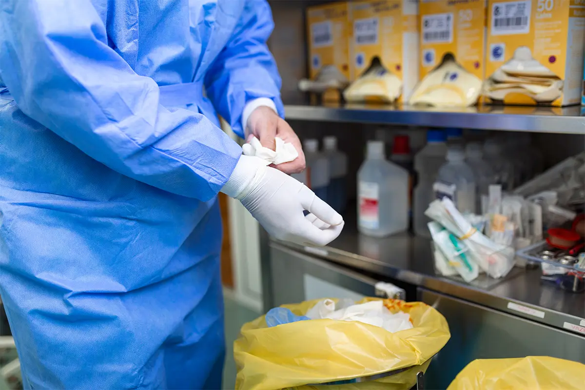 Descarte de EPIs em farmácias exige plano individual e rigoroso contra contaminação