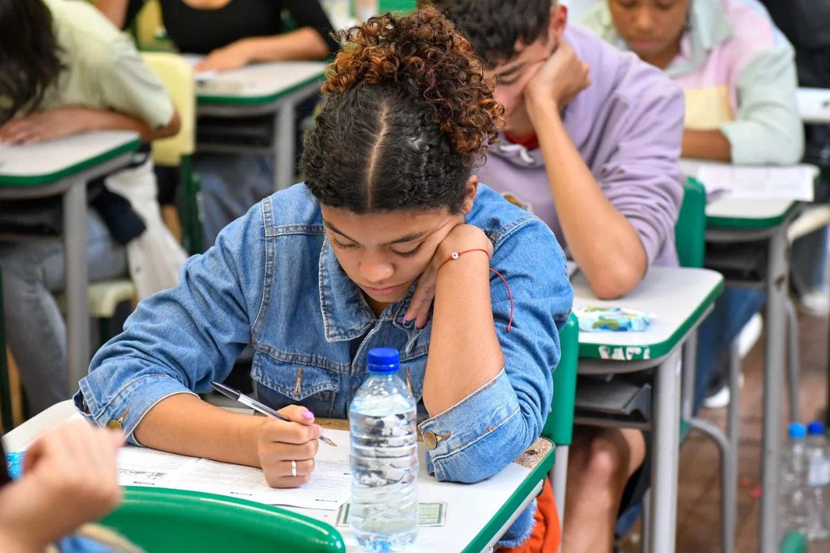 Provão Paulista: Estudo levanta suspeitas sobre alto desempenho 'improvável' em 50 escolas estaduais