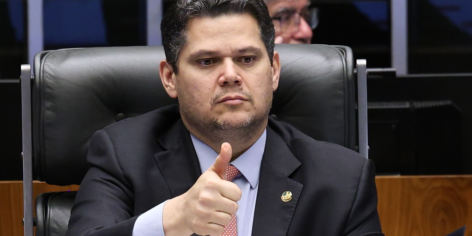 Alcolumbre libera PEC do fim da 6x1 após conversas com Lula