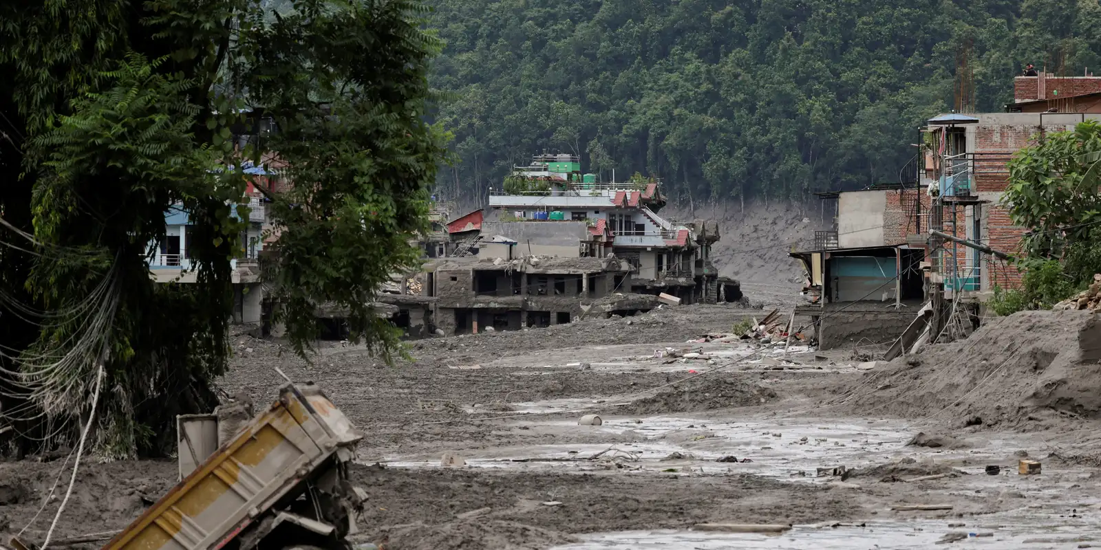 Governo brasileiro expressa pesar por 157 mortos em avalanches no Nepal e China