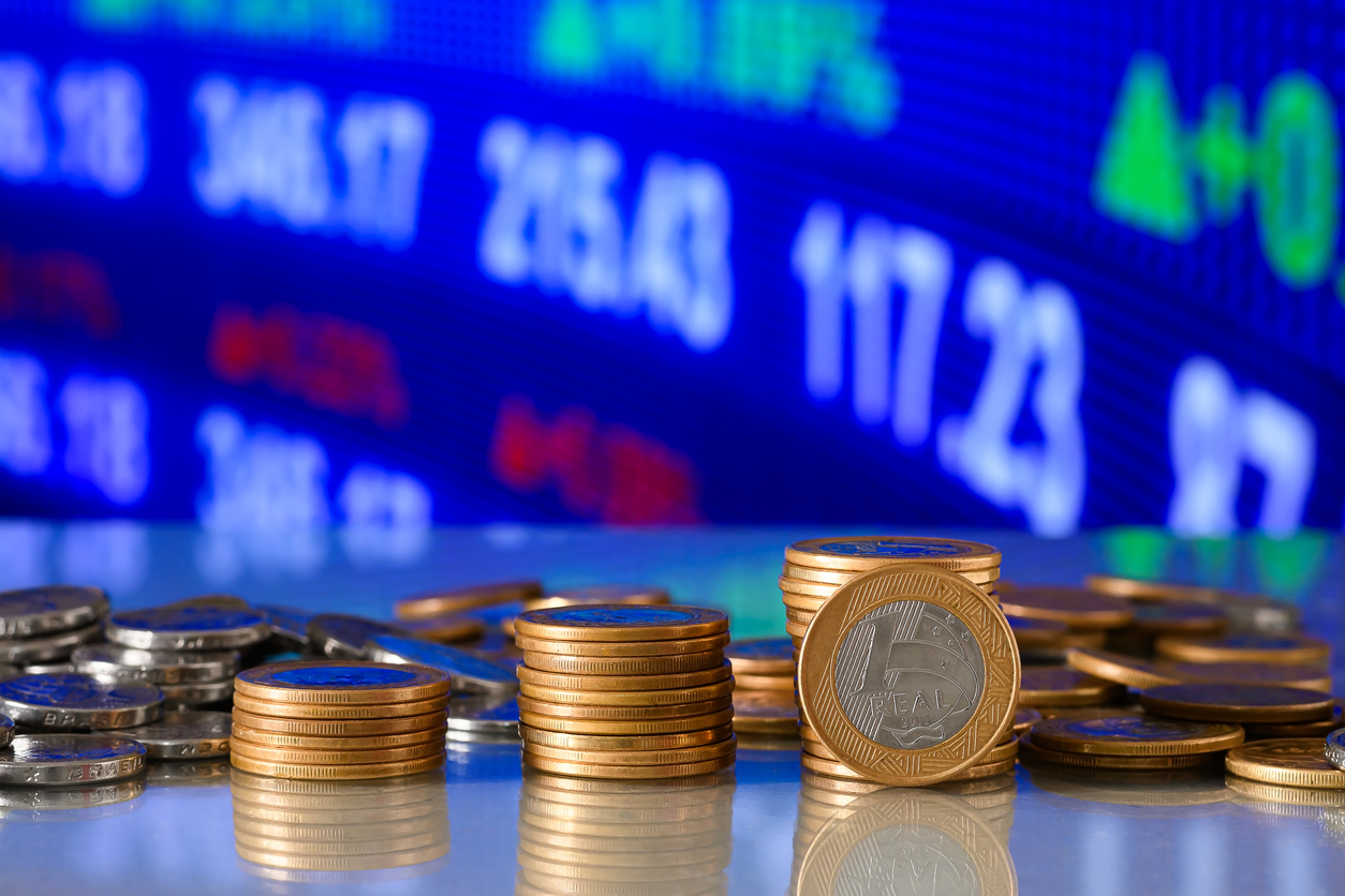 Após Alta da Bolsa, O Que Esperar de Agosto? Analista Alerta Riscos e Oportunidades
