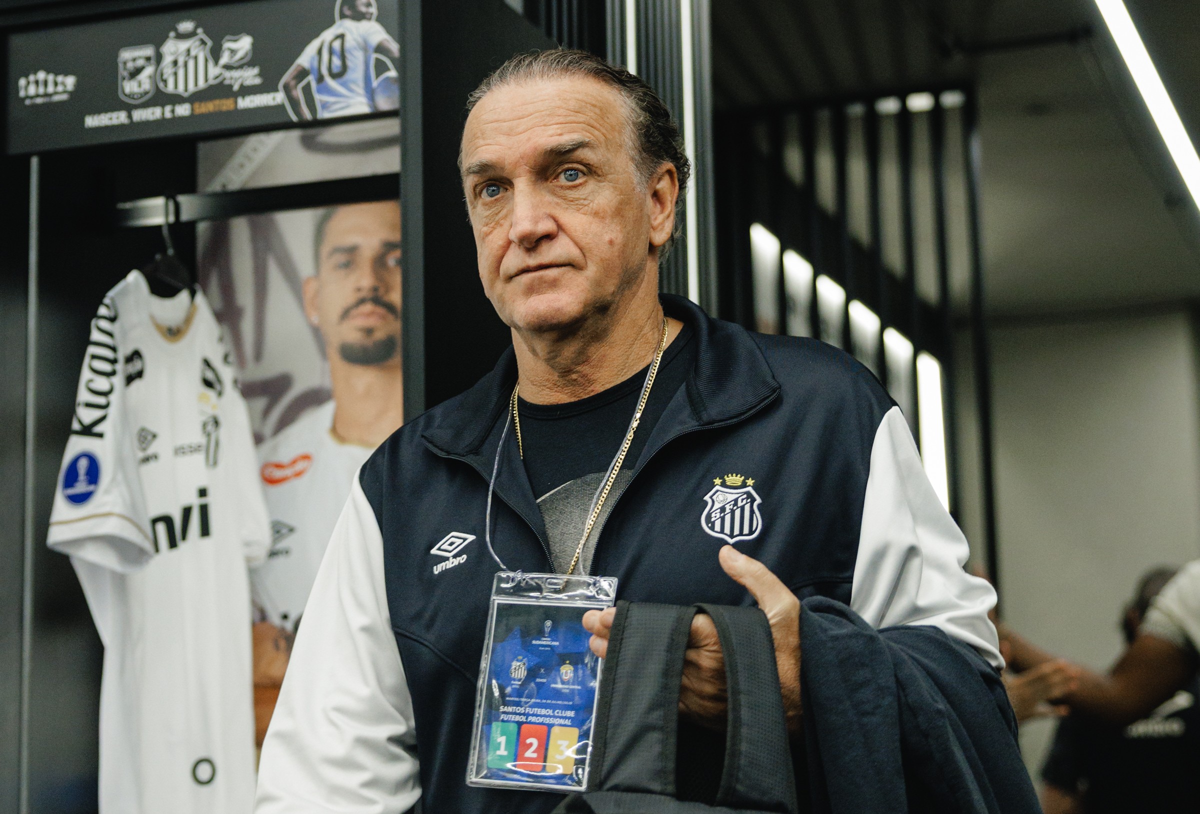 Cuca admite preocupação com defesa do Santos após vitória sobre a UCV