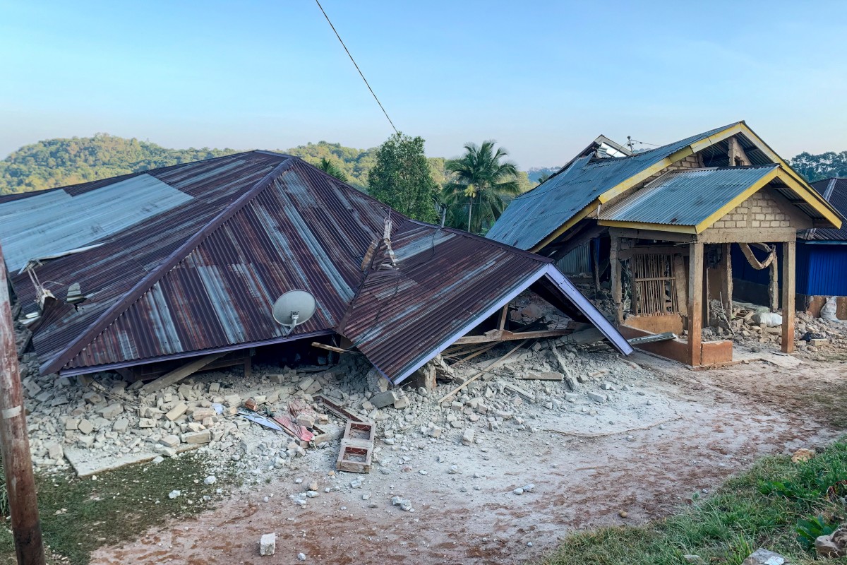 Terremoto de magnitude 7,7 abala leste da Indonésia e gera alerta de tsunami