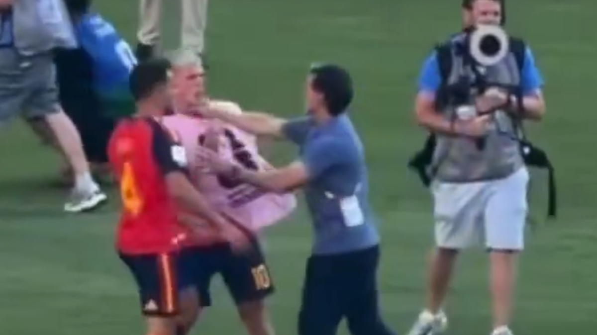 Argentina Coach Roberto Ayala Denies Throwing Punch During World Cup Final