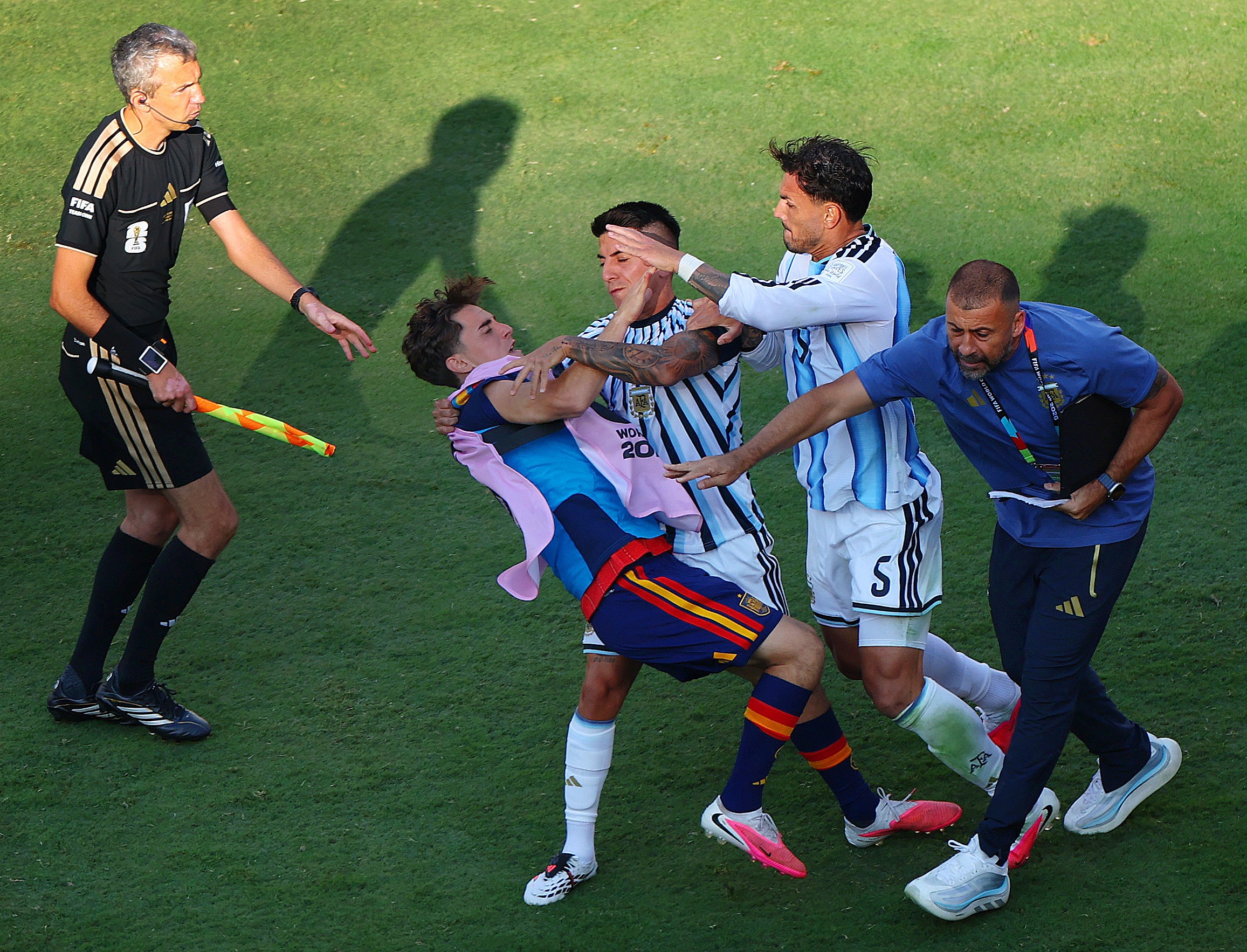 Gavi minimiza briga na final da Copa e apela pela paz no futebol