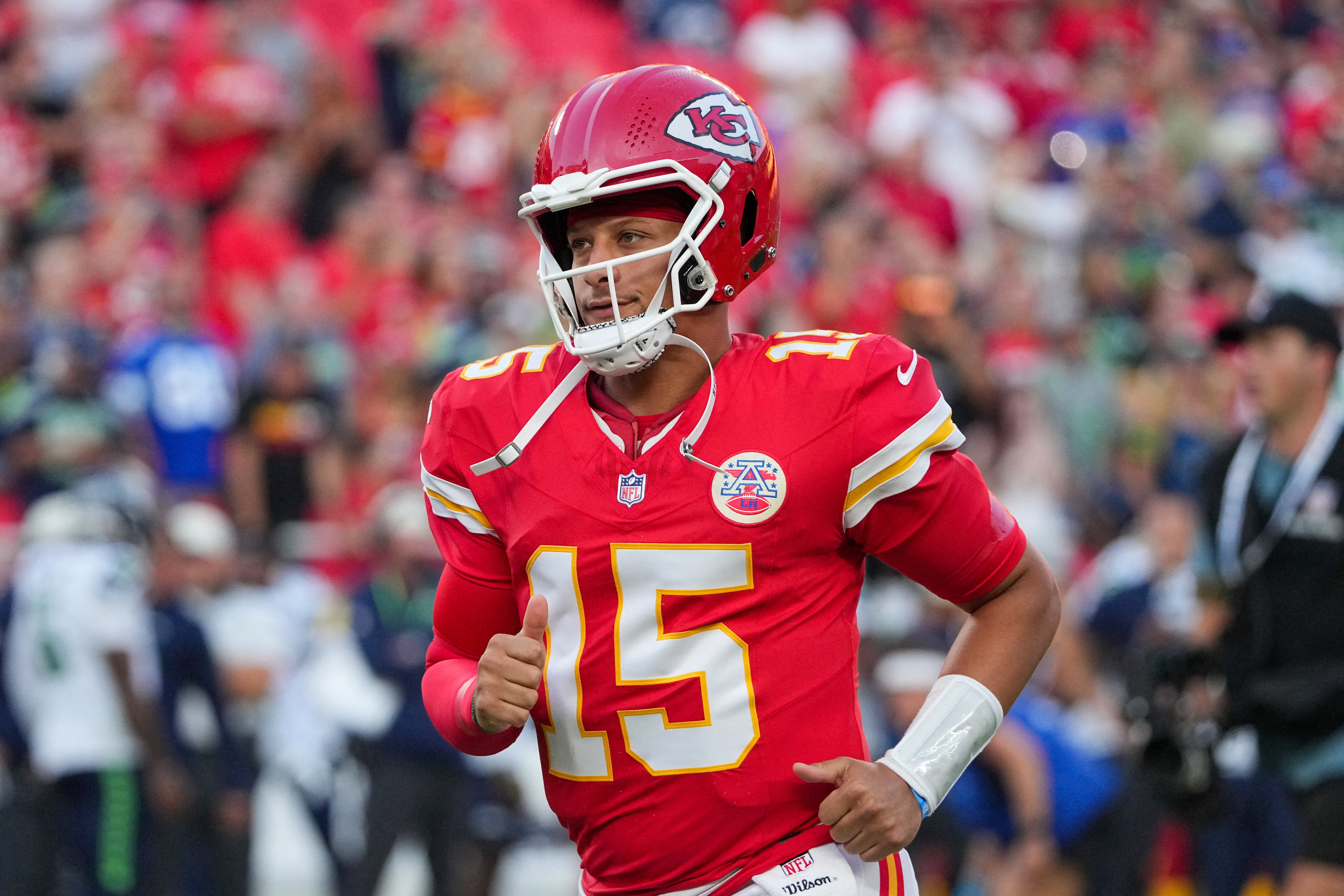 Patrick Mahomes supera lesão grave e inicia 10ª temporada na NFL com desafio inédito nos Chiefs