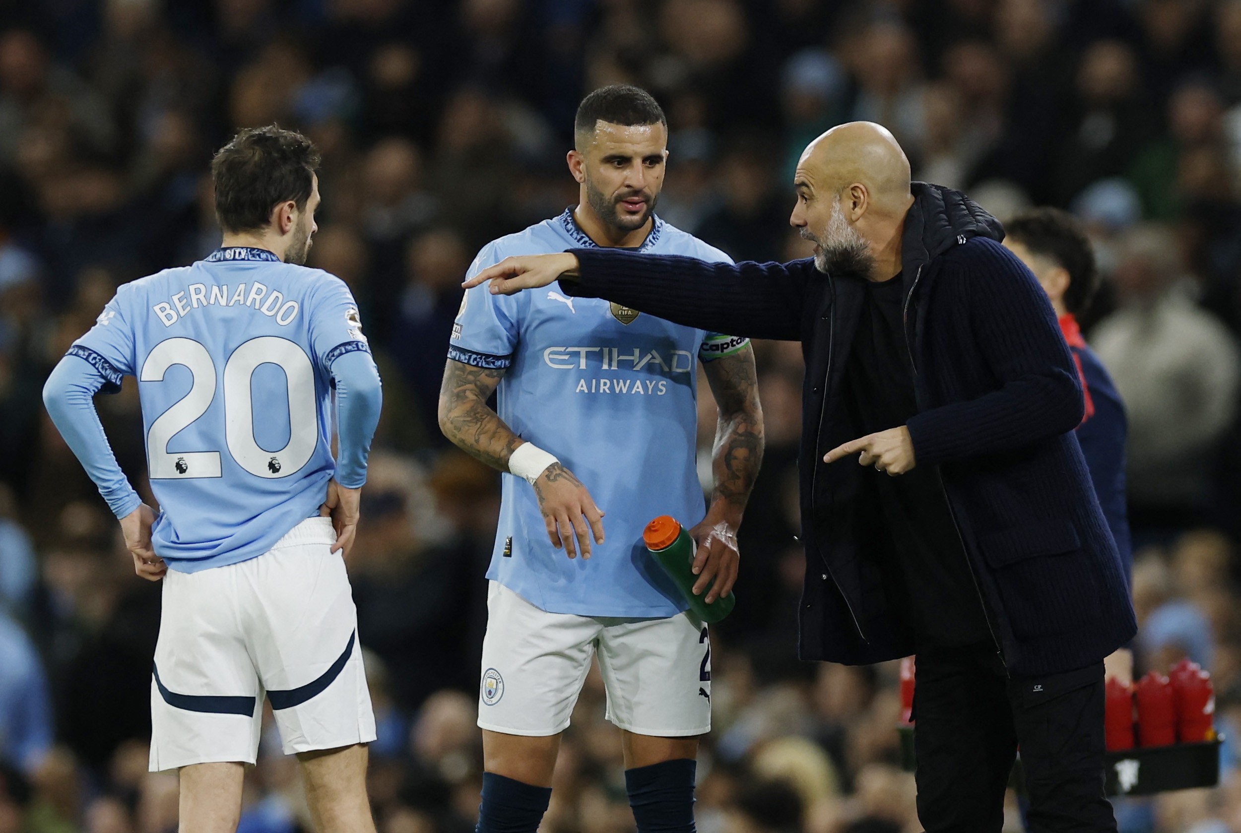 Guardiola chora em documentário sobre atrito com Kyle Walker no Manchester City